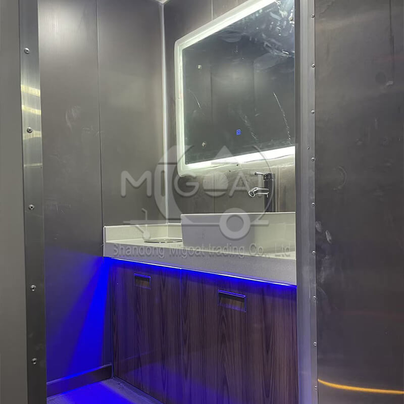 MGT-3 Single Toilet Luxury Custom Stainless Steel Interior Towable Mobile Restroom