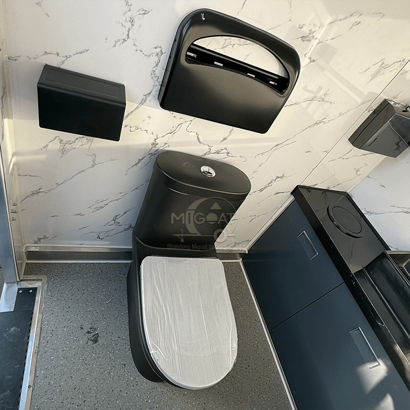 MGT-4.5M 4-Door Luxury Mobile Restroom Trailer