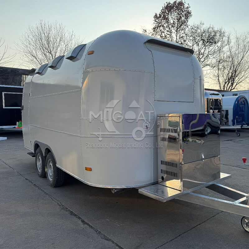 MGA-5M Luxury Streamlined Airstream Style Food Truck, Sealed Corrosion-Resistant Mobile Kitchen, All-Scenario Commercial Catering Concession Trailer