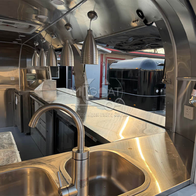 MGA-5M Luxury Streamlined Airstream Style Food Truck, Sealed Corrosion-Resistant Mobile Kitchen, All-Scenario Commercial Catering Concession Trailer