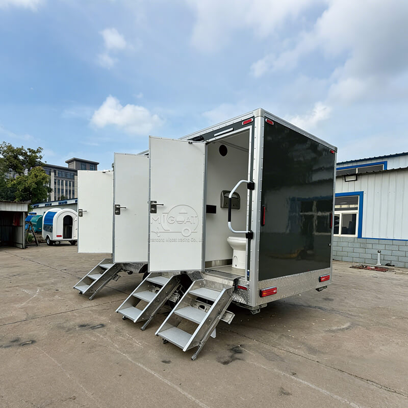 MGT-4M 3 Private Stall Luxury Waterproof Towable Mobile Public Toilet Restroom Trailer