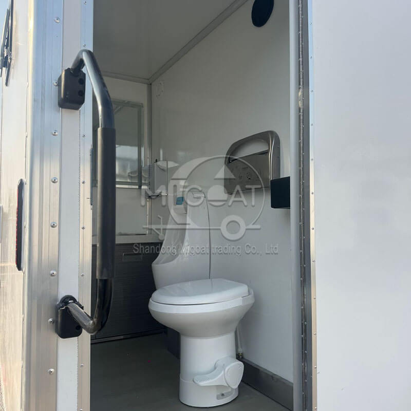 MGT-3.5M 2-Restroom With Sink Towable High-End Mobile Toilet Trailer