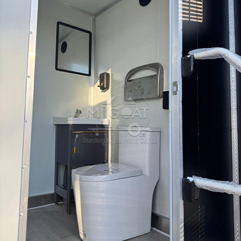 MGT-2.2M Luxury Finished Portable Toilet Trailer, Integrated Ceramic Toilet, High-end Temporary Mobile Restroom