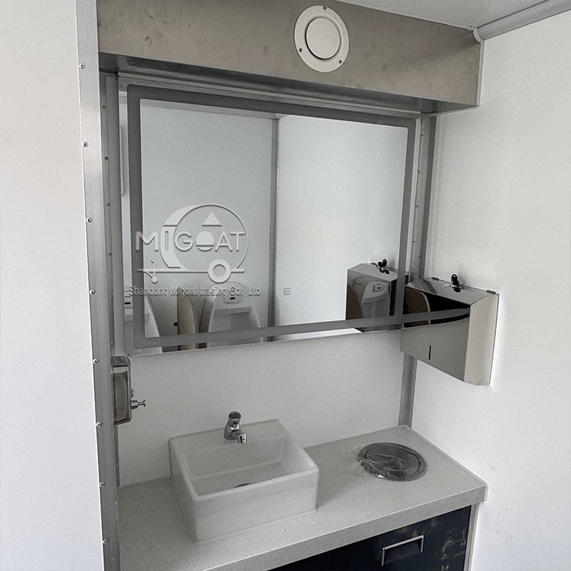 MGT-4.5M 4-Bay Tandem Axle Mobile Restroom Trailer With Sink For Construction Site Event High-End Eco-Friendly Toilet
