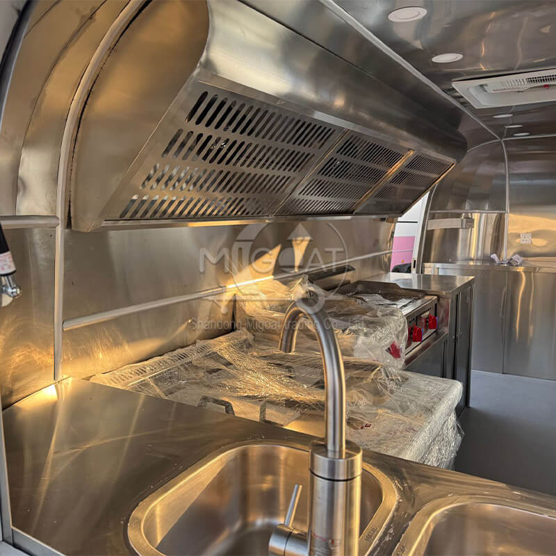 MGA-5M Luxury Streamlined Airstream Style Food Truck, Sealed Corrosion-Resistant Mobile Kitchen, All-Scenario Commercial Catering Concession Trailer