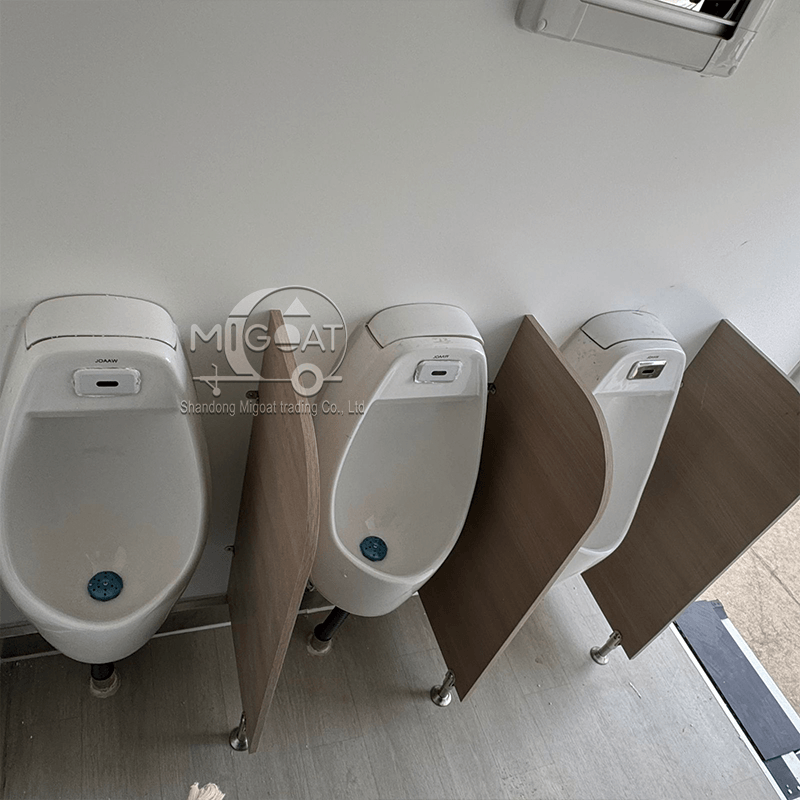 MGT-4.5M 4-Bay Tandem Axle Mobile Restroom Trailer With Sink For Construction Site Event High-End Eco-Friendly Toilet